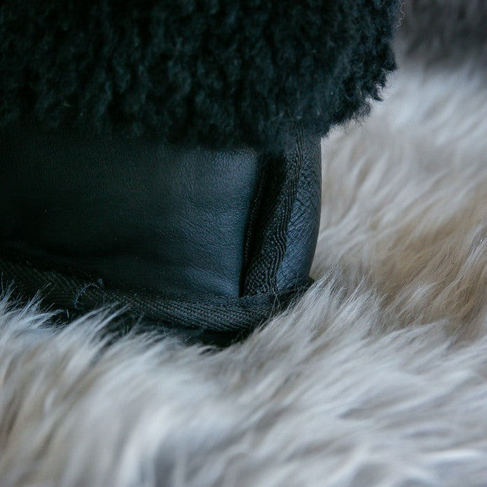 Cosy Shepherd | Black | Leather